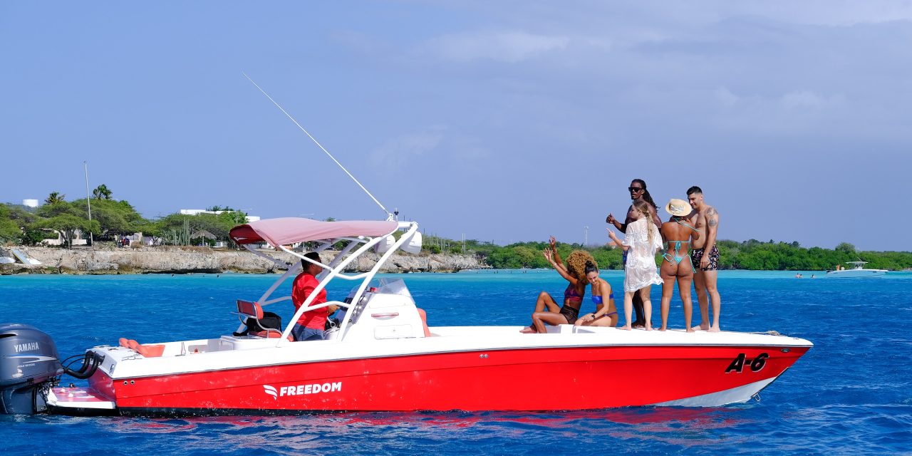 ‘Freedom’ Private Sightseeing Boat Tour at Aruba with Snorkeling & Swimming